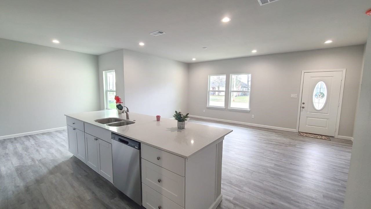 4105 Stuart St - Photo 2 of 25