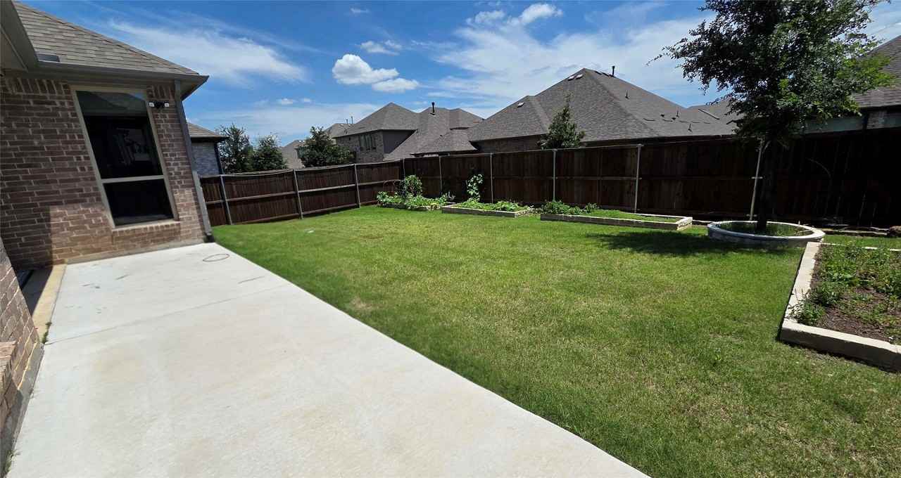 1629 White Snowberry Ln - Photo 7 of 30