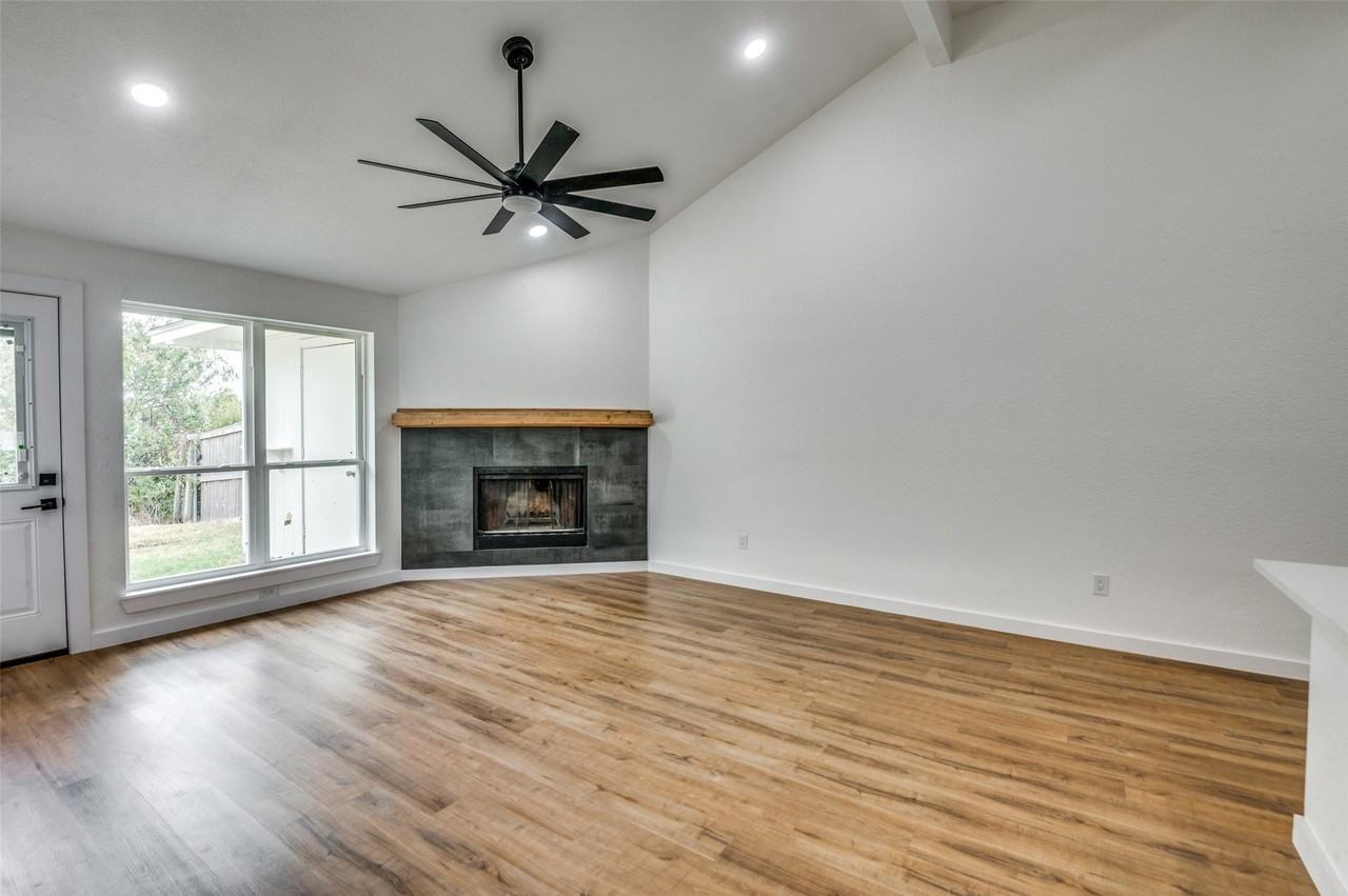 1108 Highpoint Rd - Photo 3 of 13