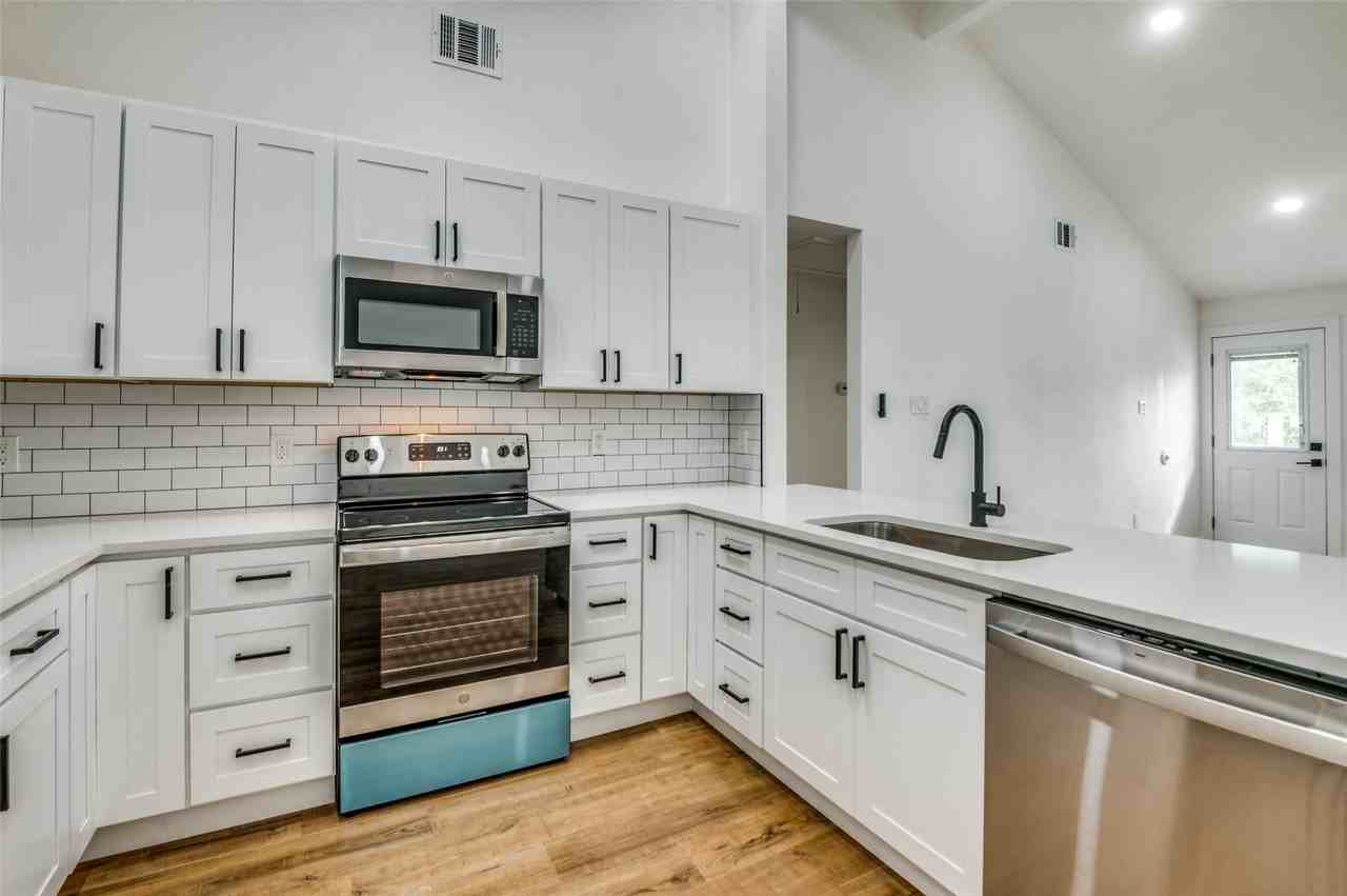 1108 Highpoint Rd - Photo 5 of 13