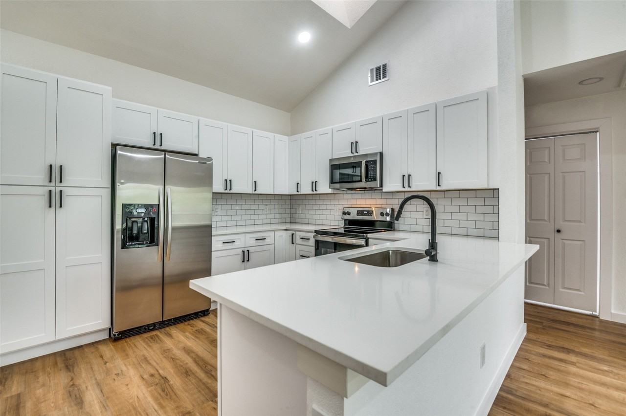 1108 Highpoint Rd - Photo 6 of 13