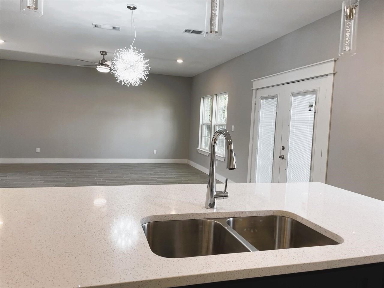 1806 Fuller St - Photo 3 of 17