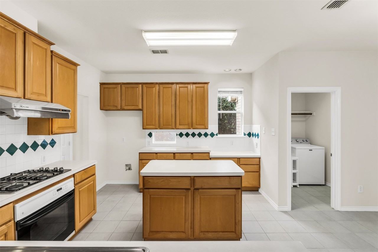 2429 Clear Field Dr - Photo 4 of 28