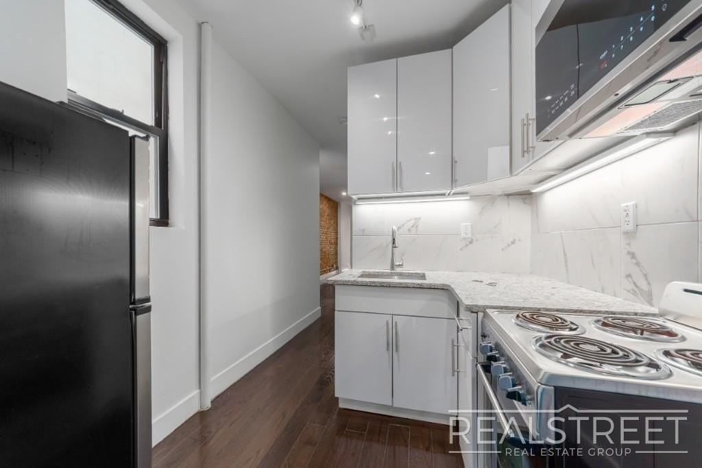 471 Chauncey St #2R - Photo 2 of 7