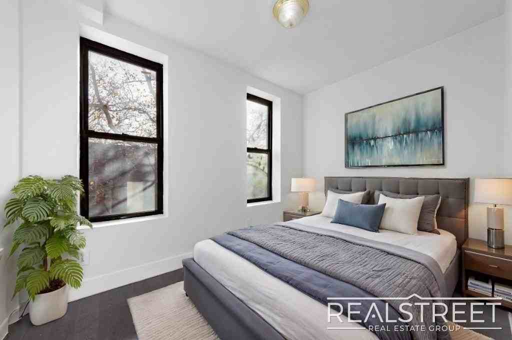 471 Chauncey St #2R - Photo 5 of 7