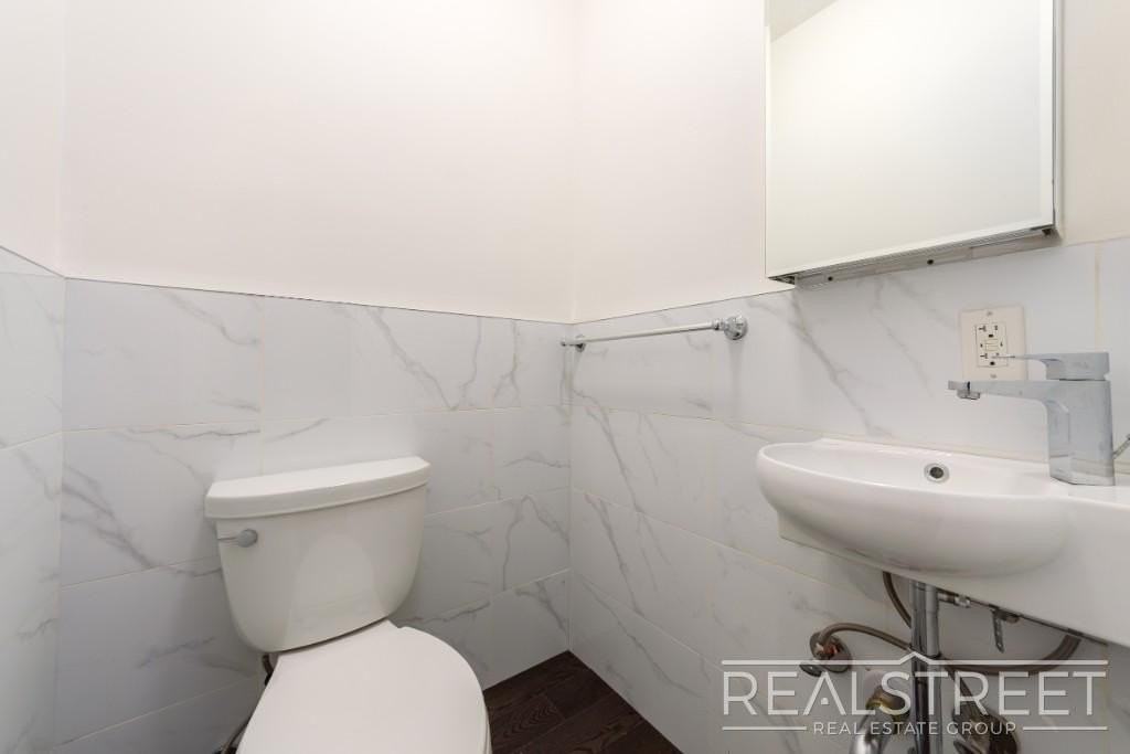471 Chauncey St #2R - Photo 6 of 7