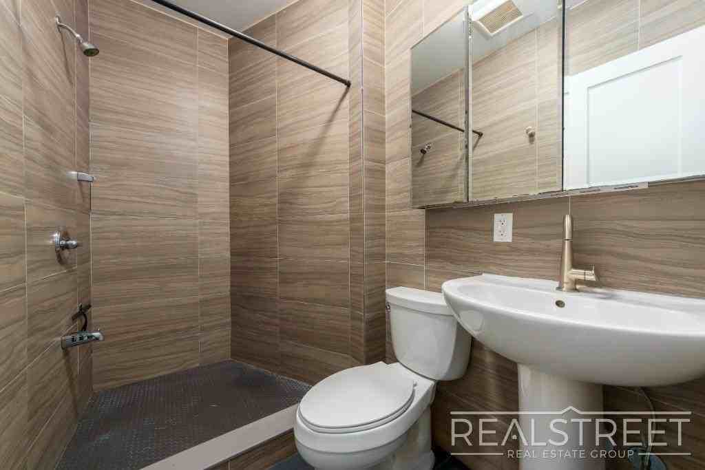 471 Chauncey St #2R - Photo 7 of 7