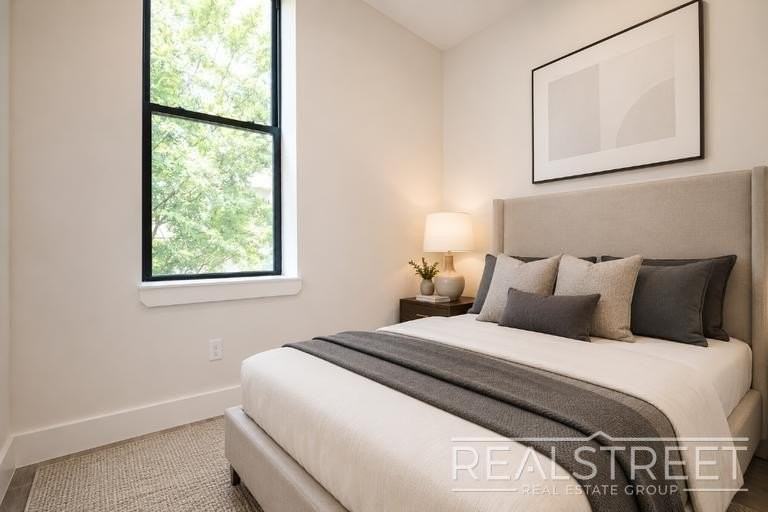 697 Dekalb Ave #1R - Photo 4 of 7