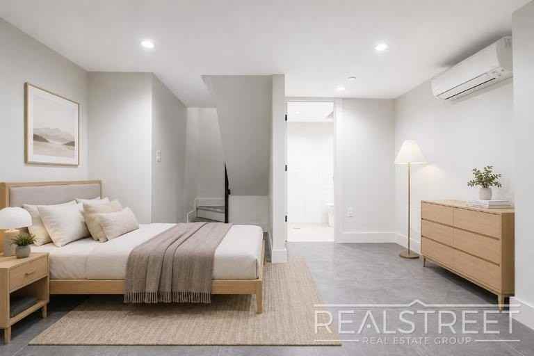 697 Dekalb Ave #1R - Photo 6 of 7