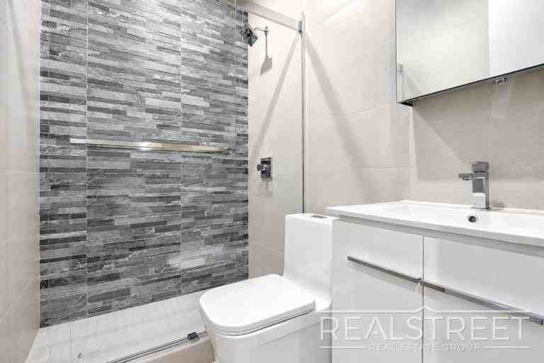 697 Dekalb Ave #1R - Photo 7 of 7