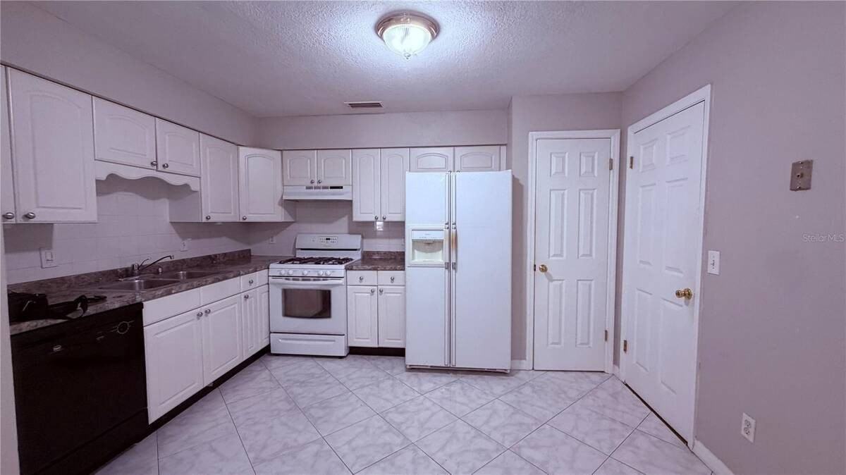 400 Morrill Ter - Photo 7 of 16