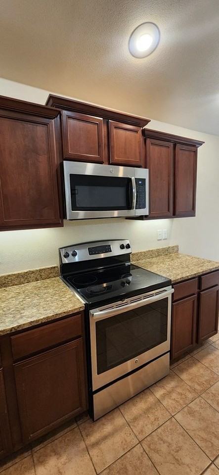 907 Candlestick Dr - Photo 3 of 29