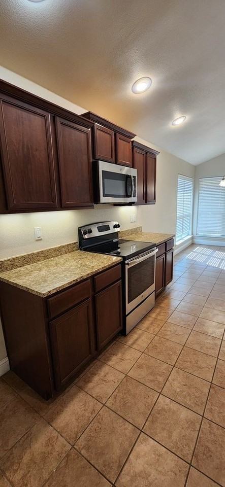 907 Candlestick Dr - Photo 4 of 29