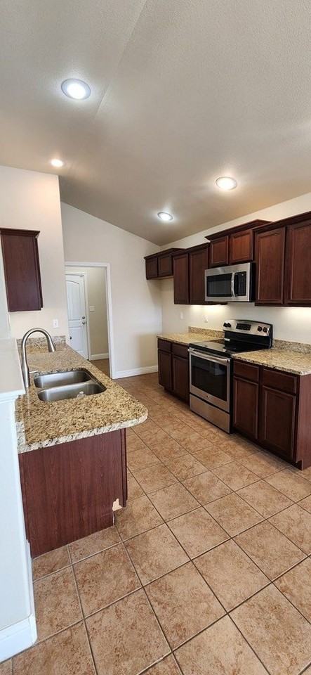 907 Candlestick Dr - Photo 7 of 29