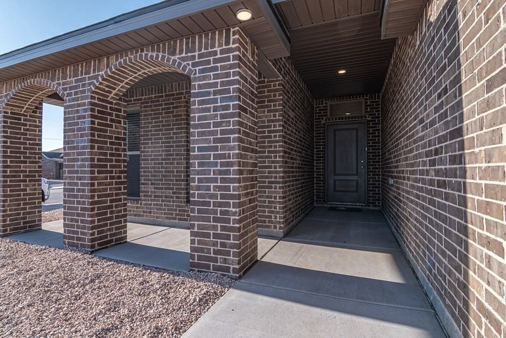 2060 Acacia Ln - Photo 2 of 28