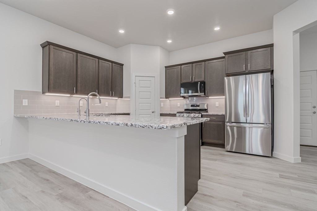 2060 Acacia Ln - Photo 4 of 28
