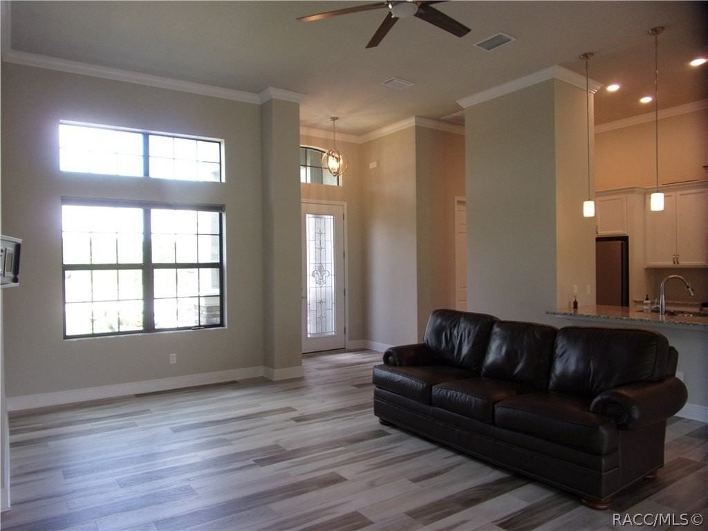 248 E Cumberland Ct - Photo 4 of 42
