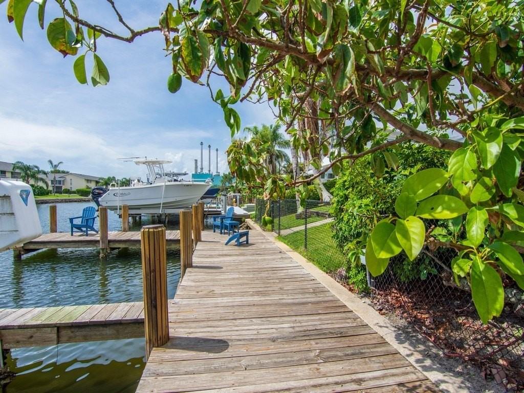 1914 Robalo Dr - Photo 2 of 36