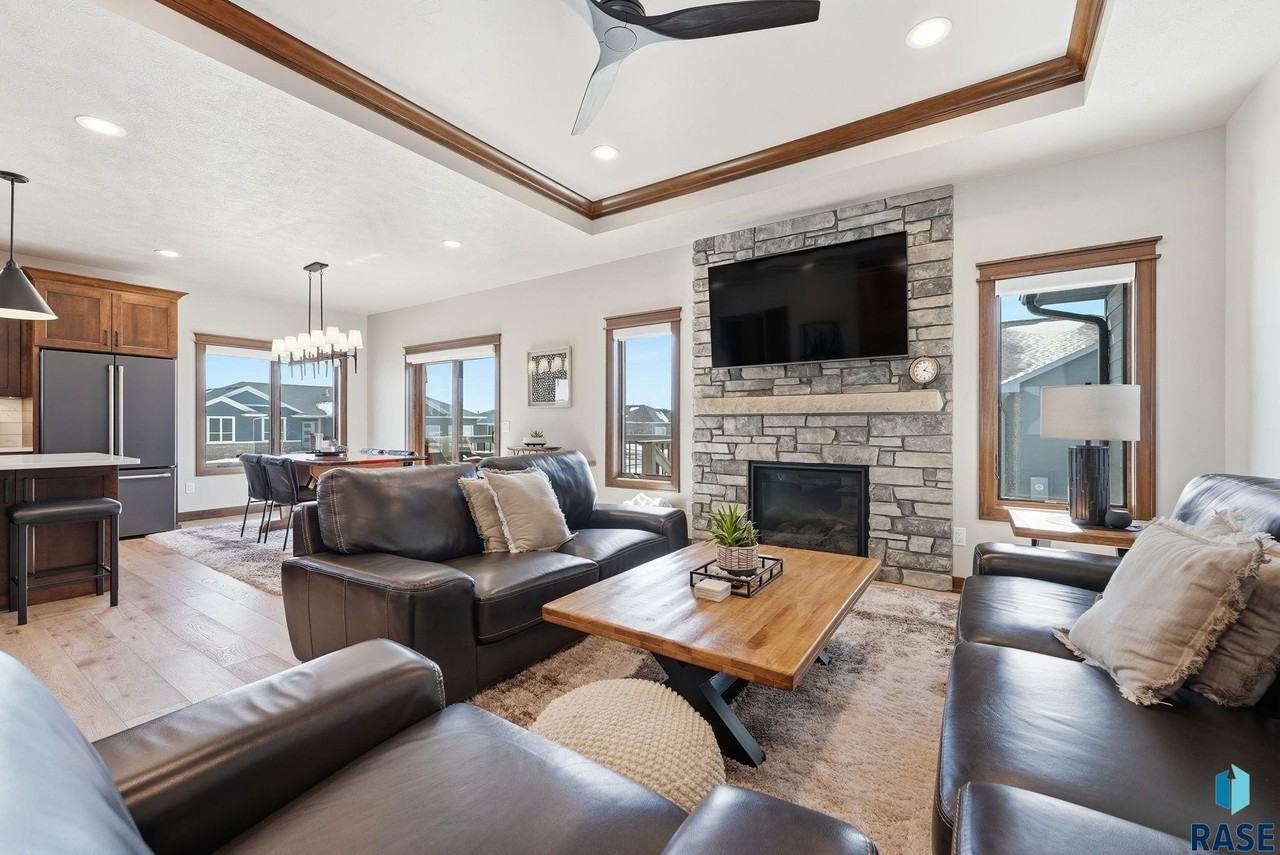 2701 W Oak Hill Dr #RENT - Photo 2 of 35