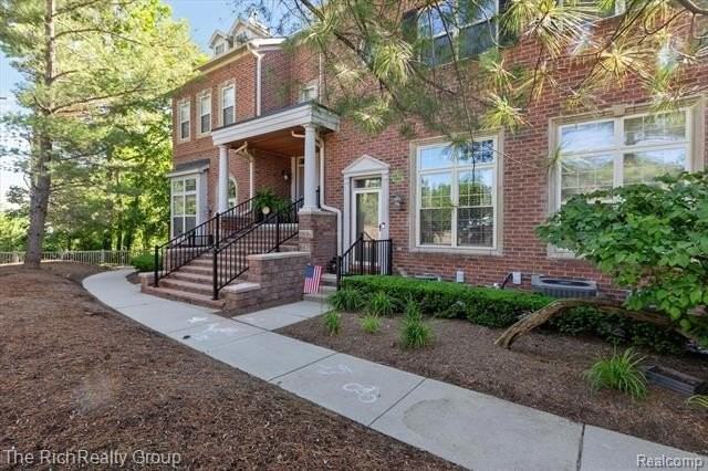 667 River Park Village Blvd #667 - Photo 2 of 32