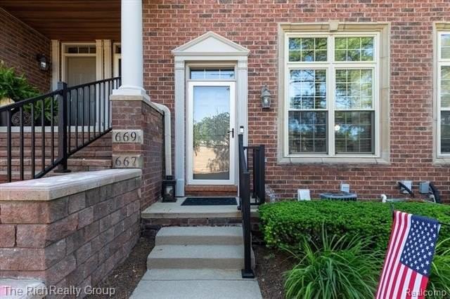 667 River Park Village Blvd #667 - Photo 3 of 32