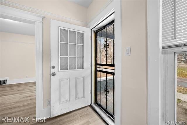 556 Leicester Ct - Photo 2 of 31