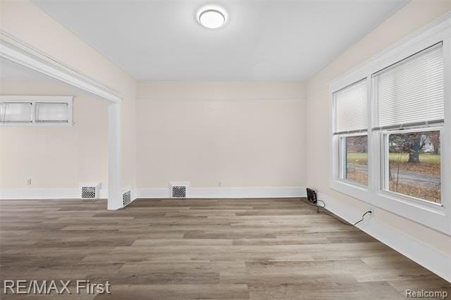 556 Leicester Ct - Photo 5 of 31