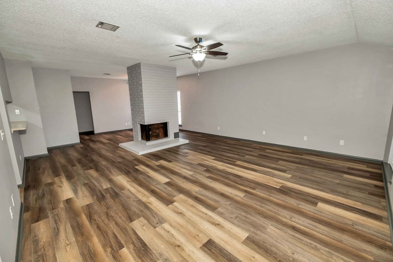 5216 Spring Branch Dr - Photo 2 of 11