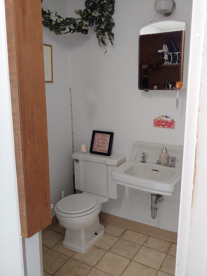 400 Main St E #4 - Photo 6 of 10