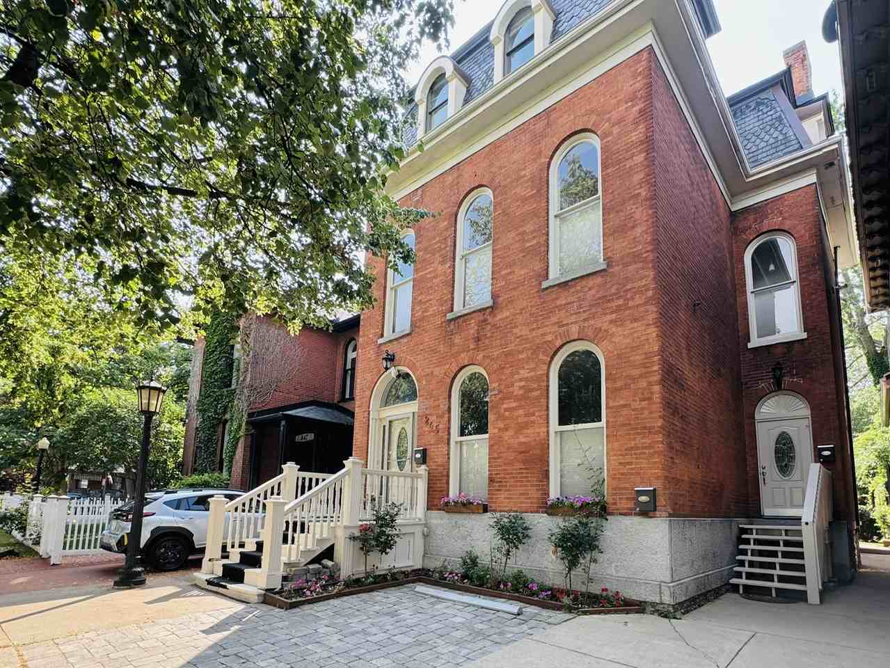245 Georgia St - Photo 2 of 15
