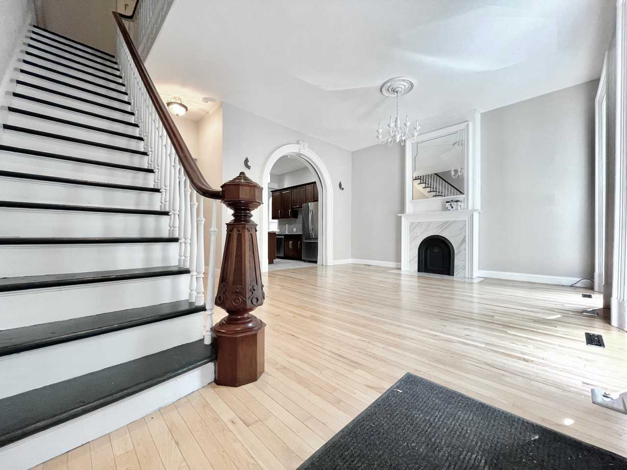 245 Georgia St - Photo 3 of 15