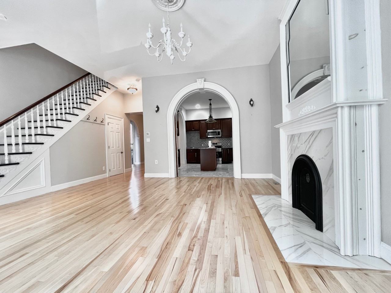 245 Georgia St - Photo 4 of 15