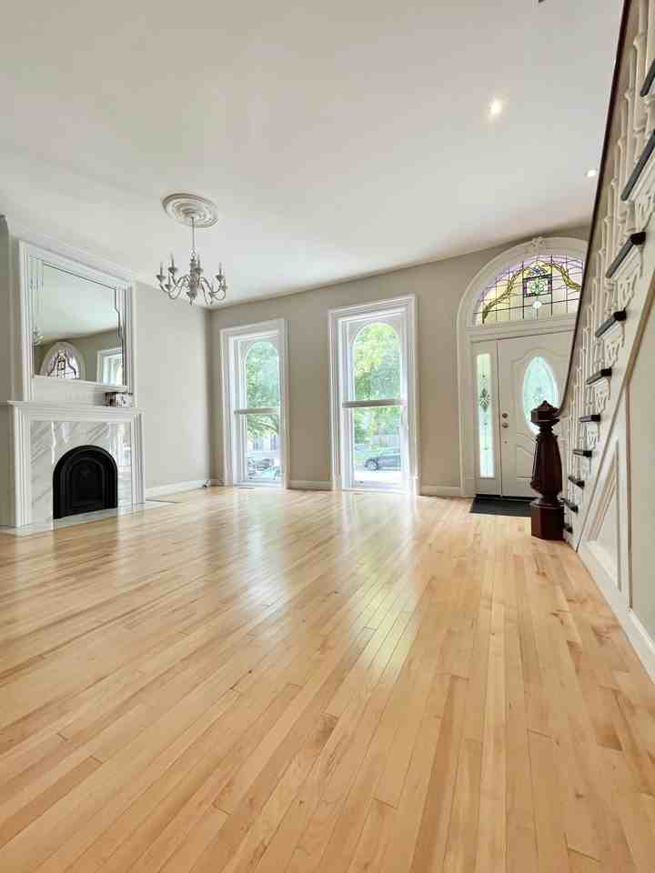 245 Georgia St - Photo 5 of 15