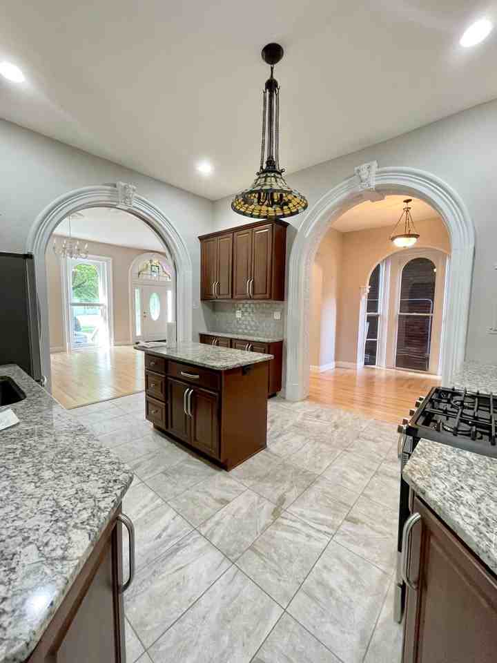 245 Georgia St - Photo 7 of 15