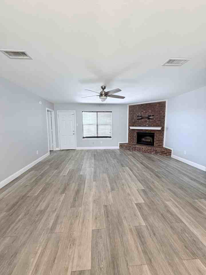 1817 Corpus Ave - Photo 2 of 16