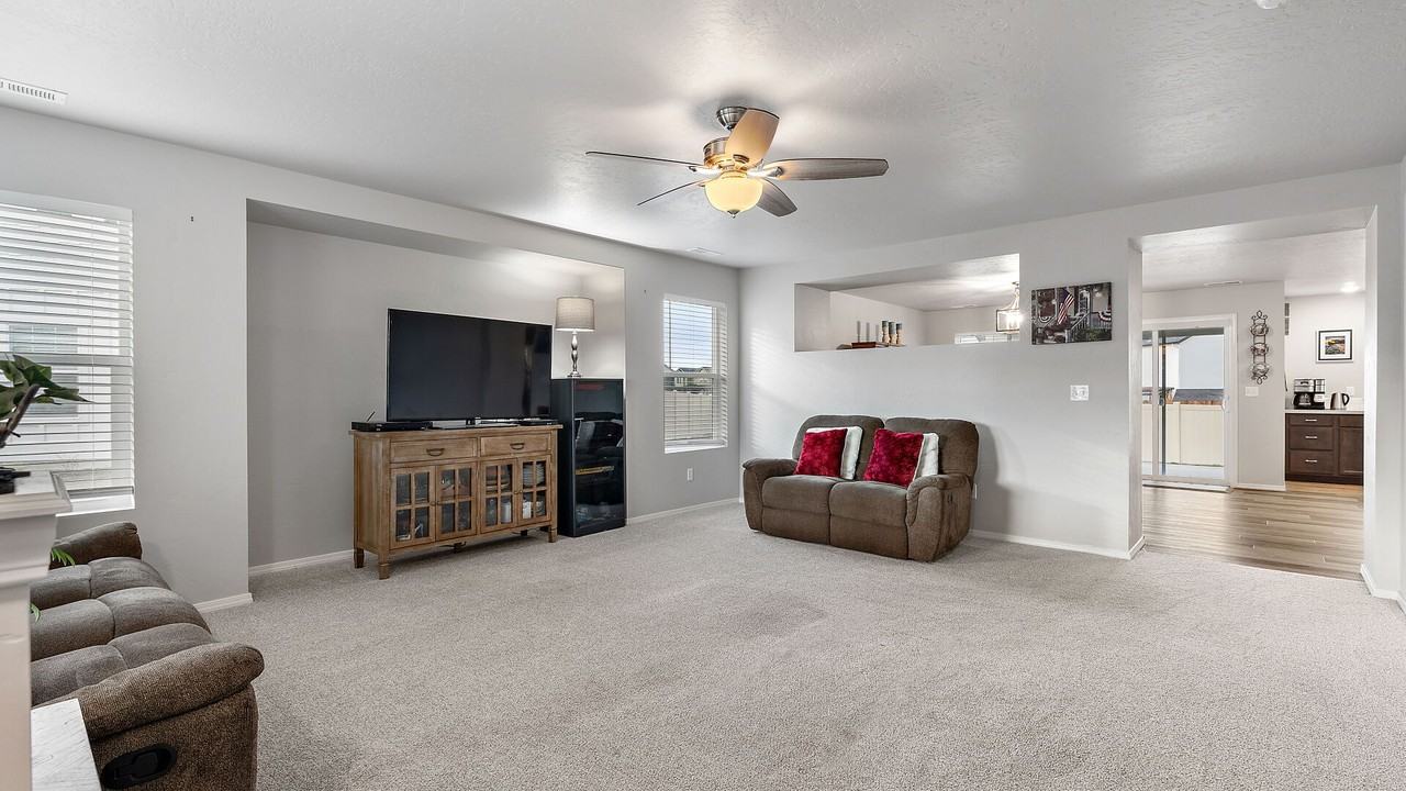 1077 N Bowknot Lake Ave - Photo 3 of 25