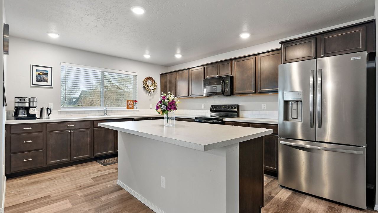 1077 N Bowknot Lake Ave - Photo 4 of 25