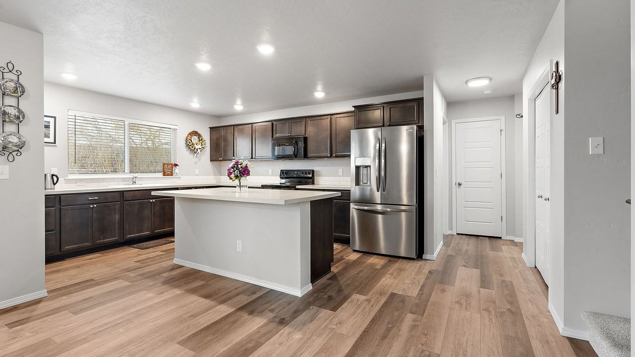 1077 N Bowknot Lake Ave - Photo 5 of 25