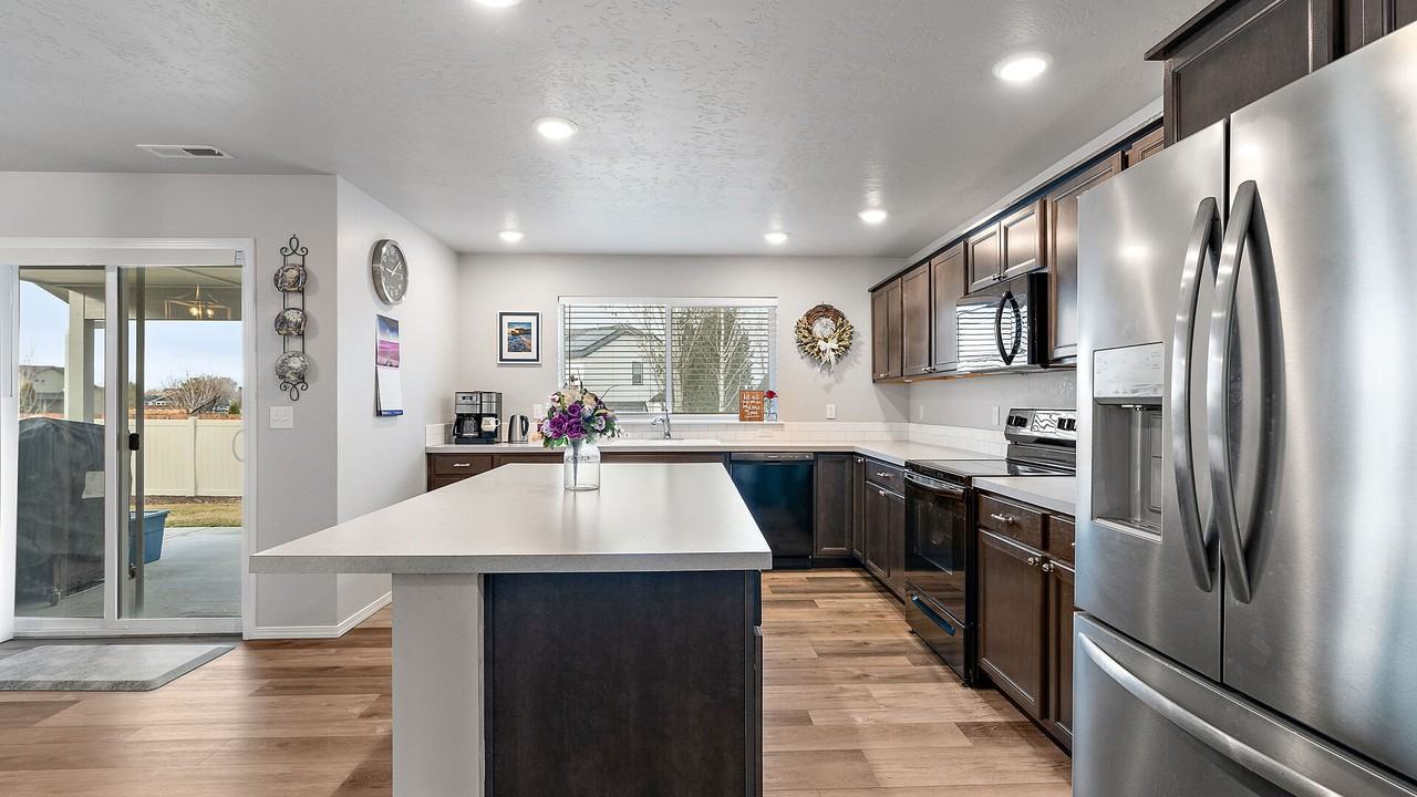 1077 N Bowknot Lake Ave - Photo 6 of 25