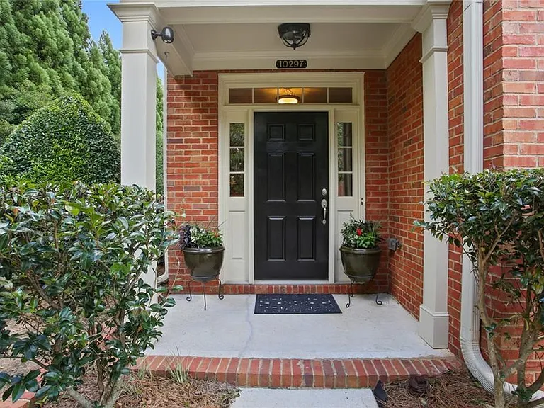 10297 Midway Ave - Photo 2 of 24
