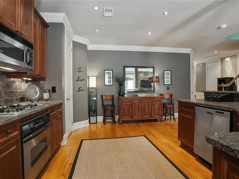 10297 Midway Ave - Photo 5 of 24