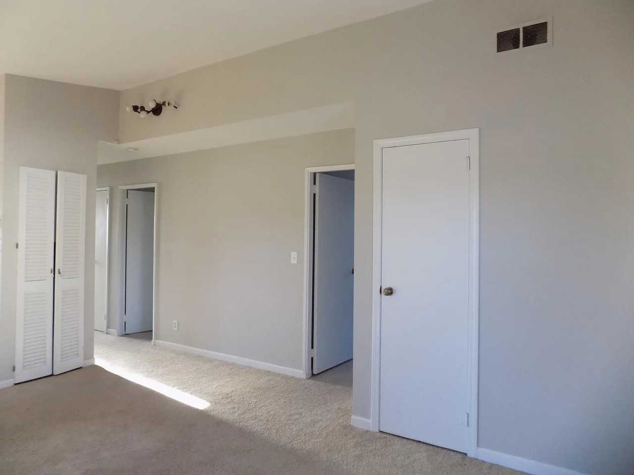 1425 Evans Ave - Photo 3 of 11
