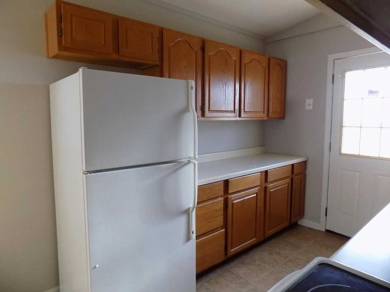 1425 Evans Ave - Photo 4 of 11