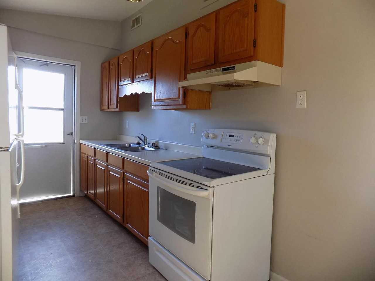 1425 Evans Ave - Photo 6 of 11