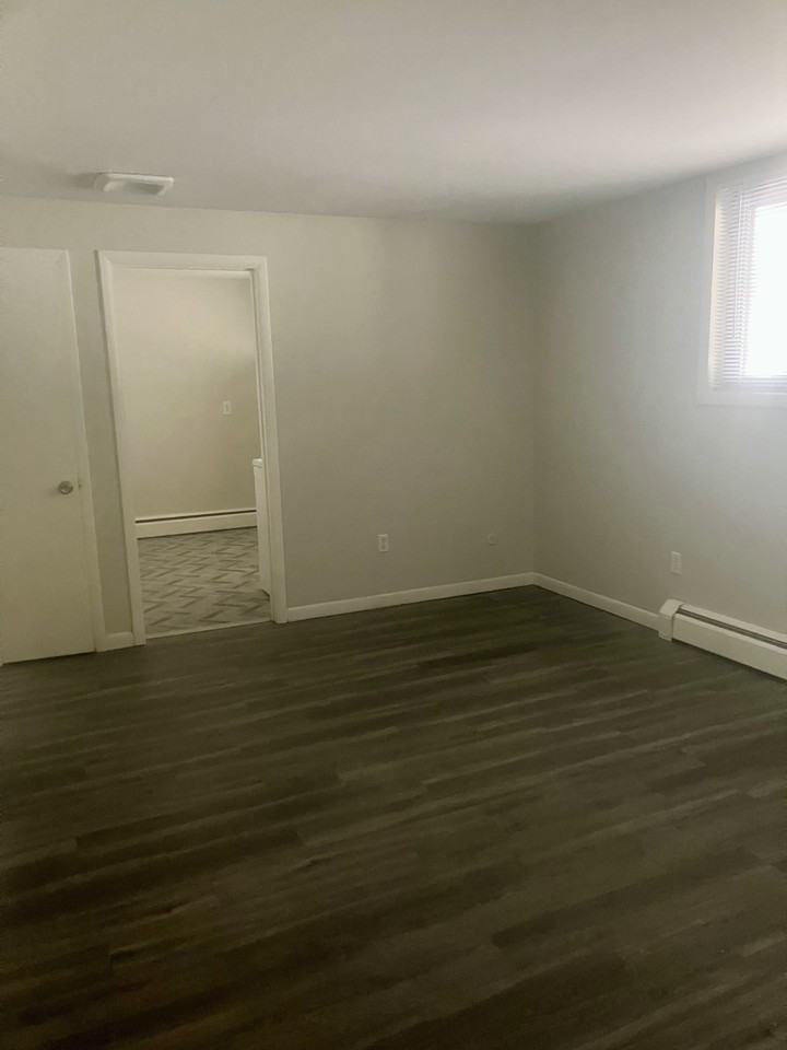 101 Riverdale Dr #D2 - Photo 2 of 12