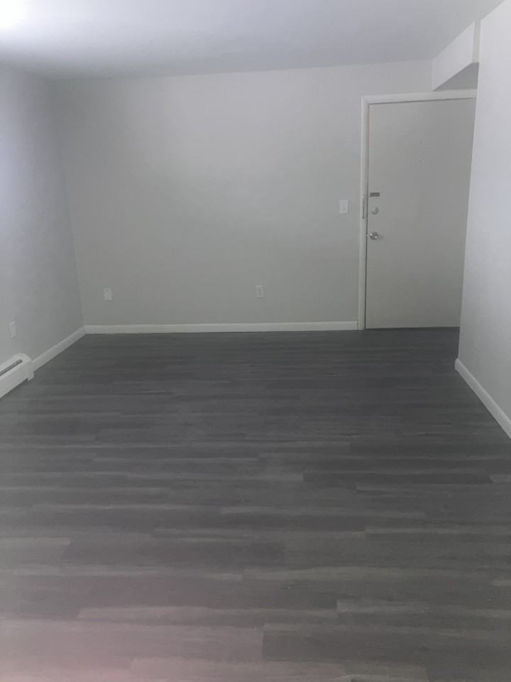 101 Riverdale Dr #D2 - Photo 3 of 12