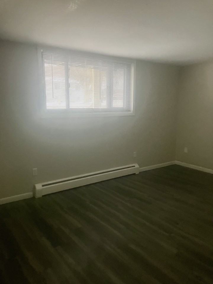 101 Riverdale Dr #D2 - Photo 4 of 12