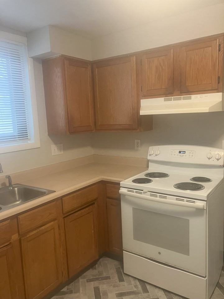 101 Riverdale Dr #D2 - Photo 5 of 12