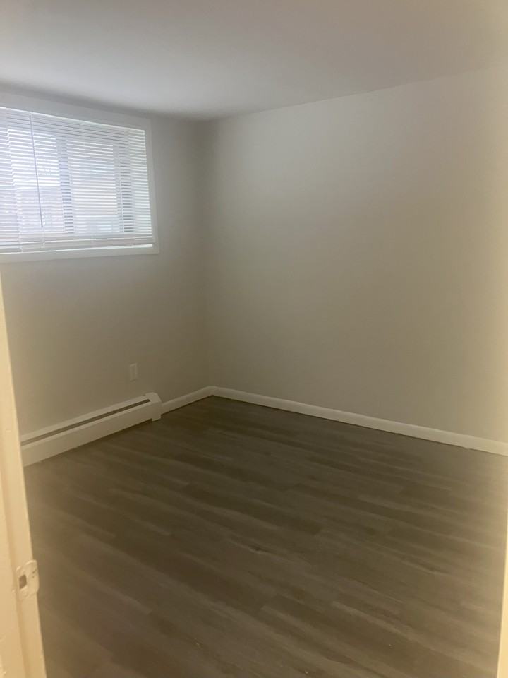 101 Riverdale Dr #D2 - Photo 7 of 12