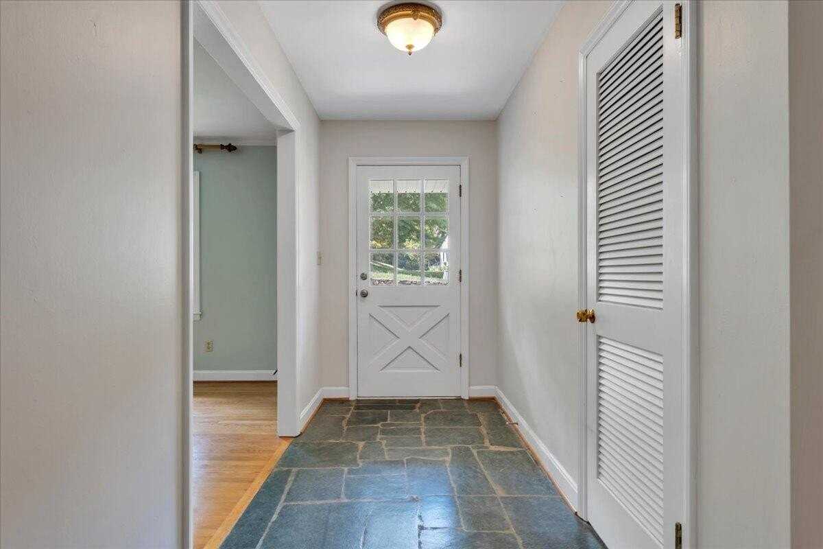 1814 Pelham Dr - Photo 4 of 48